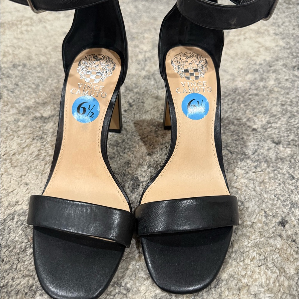 Vince Camuto Black Heels Elegant Design